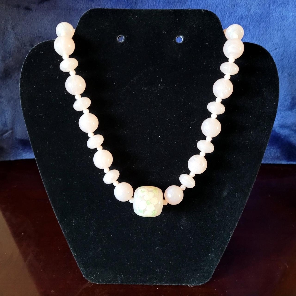 Avon Vintage “Touch of Spring” Pale Pink Floral Lucite Bead Choker Necklace